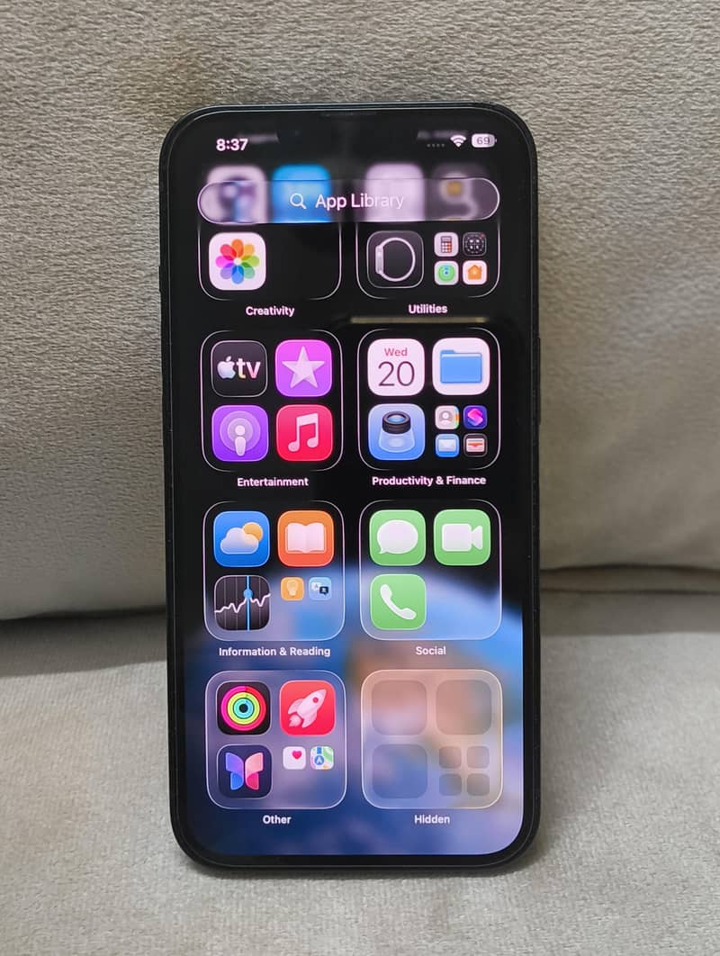 iPhone 13 12