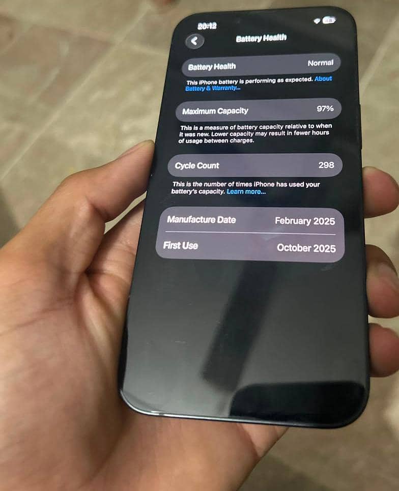 Apple iPhone 16e 2