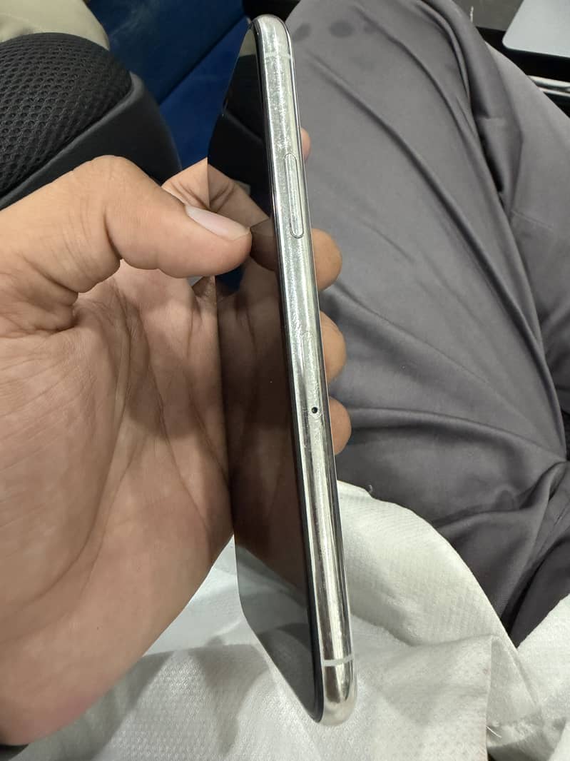 Apple iPhone 11 Pro 2