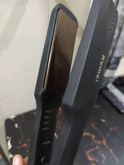 Hair straightener
