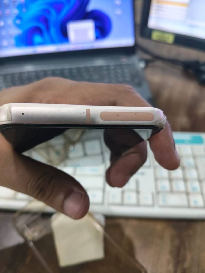 Google Pixel 8 5