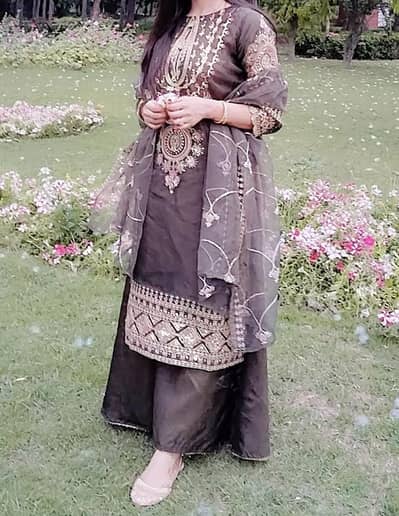 Branded Embroidered 3pc Suit (Organza Dupatta) - Brand New