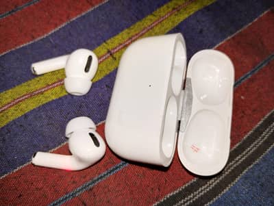 Wireless Earbuds – Clear Sound | Good Condition