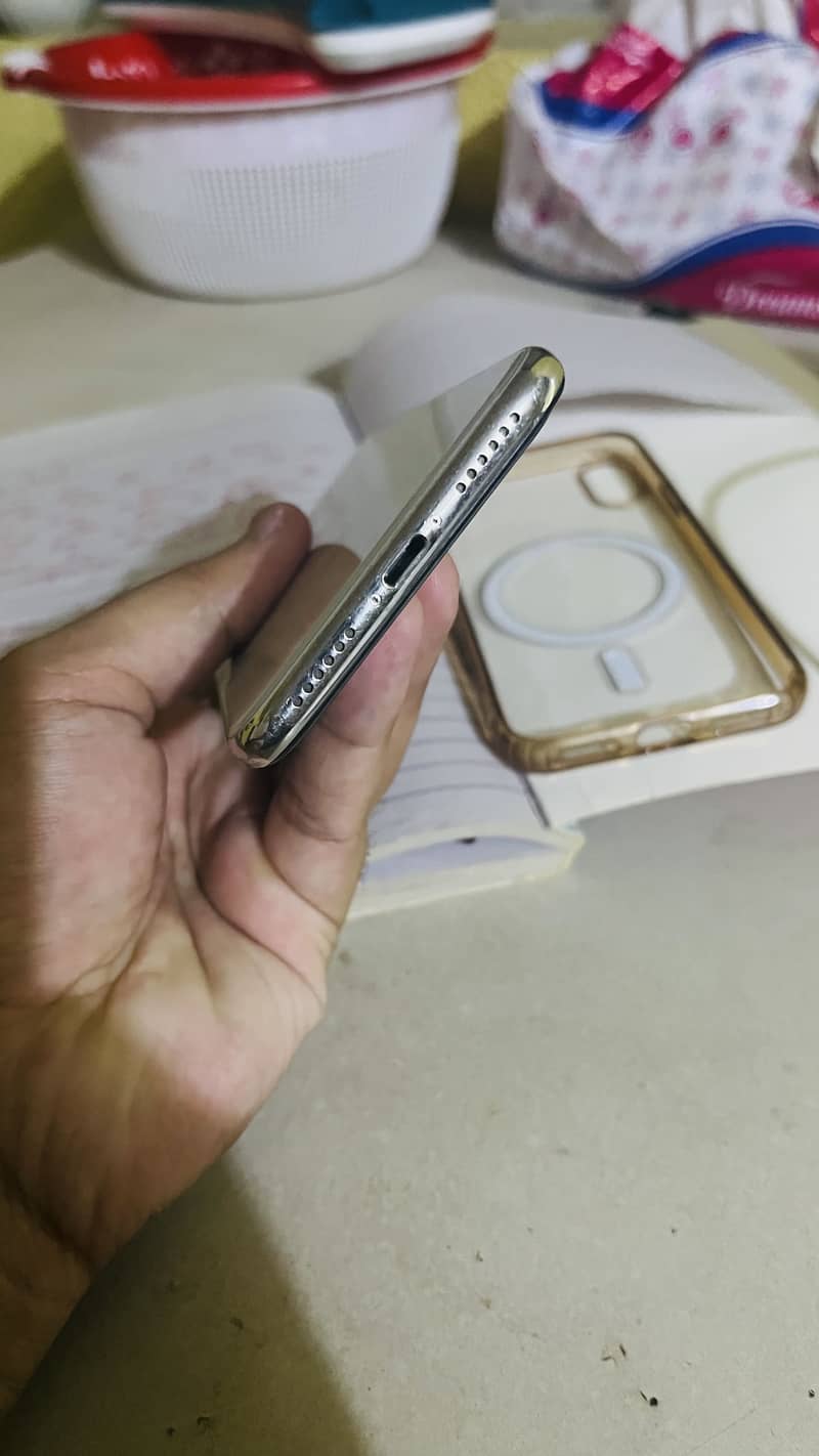 Apple iPhone X 5