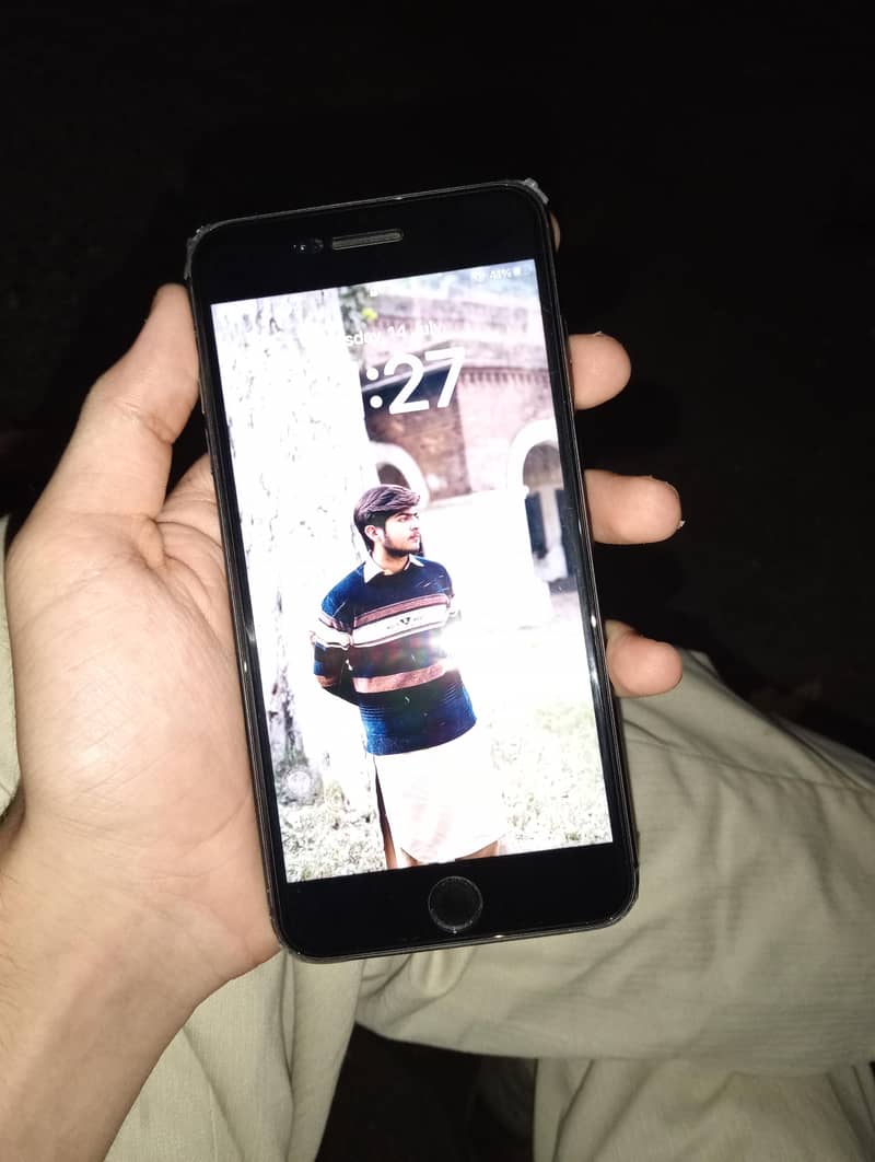 Apple iPhone 8 Plus 3