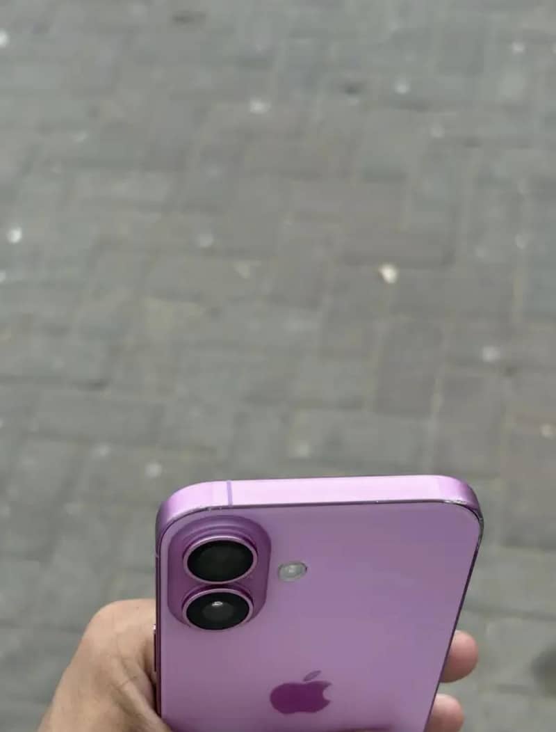 Apple iPhone 16 2