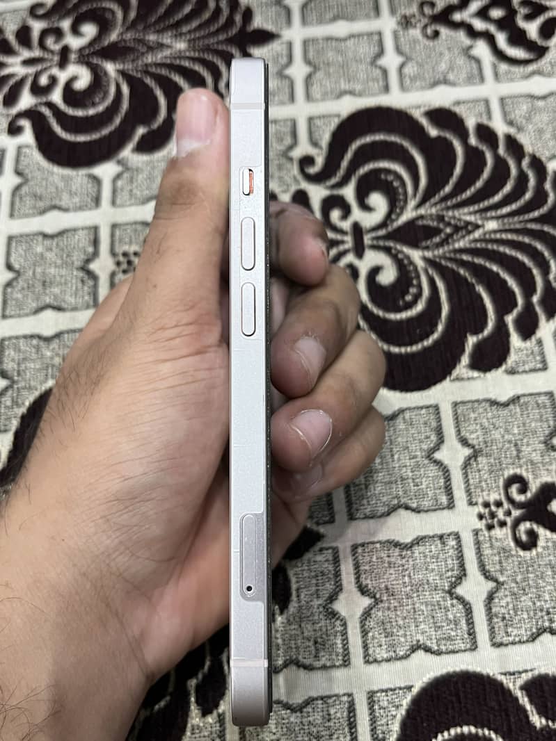 IPHONE 13 4