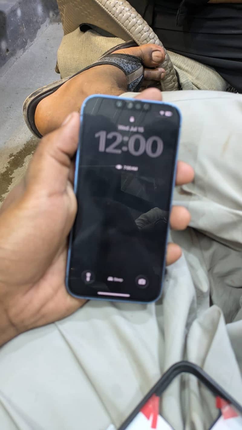 Apple iPhone 13 4