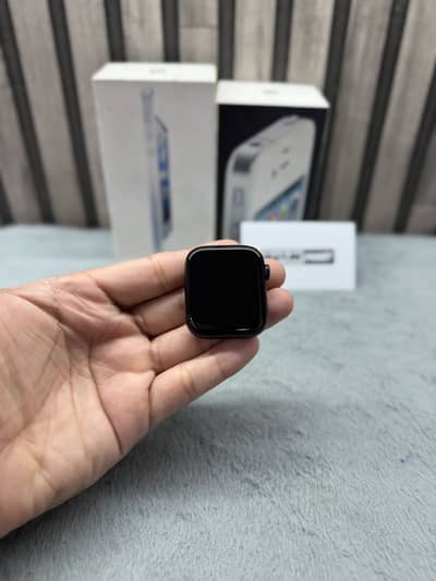 Apple Watch SE 2nd Gen | 44mm | Apple NonActive Box Pulled Out | Black