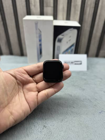 Apple Watch SE 3 | 44mm | Apple NonActive Box Pulled Out | Black