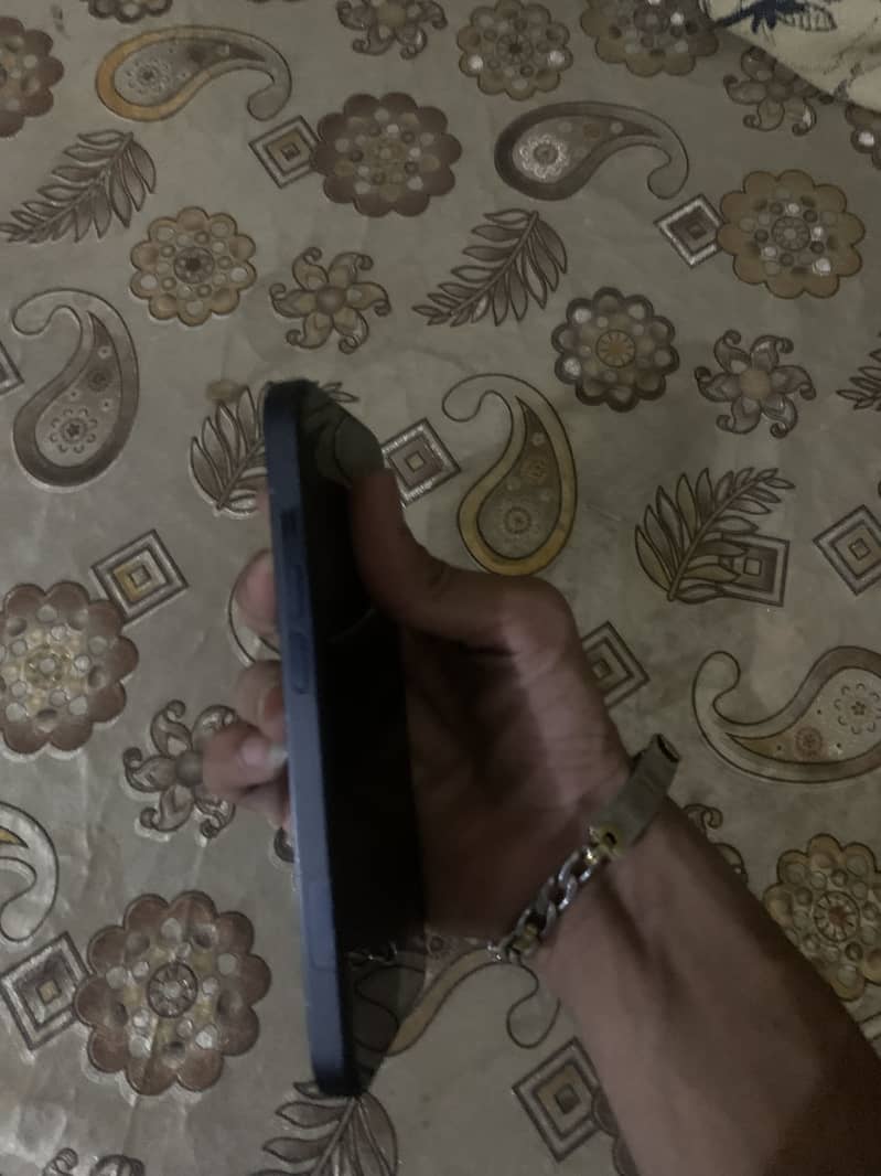 Apple iPhone 14 3