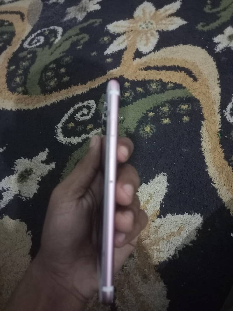 Apple iPhone 7 2