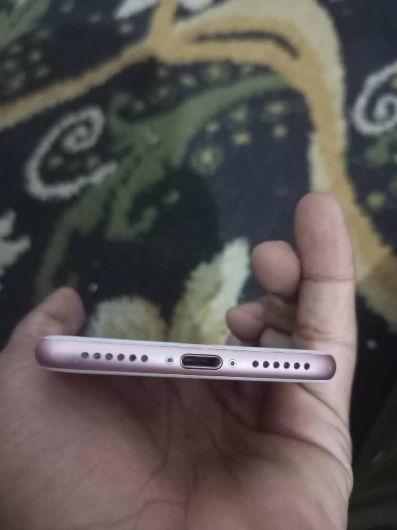 Apple iPhone 7 4