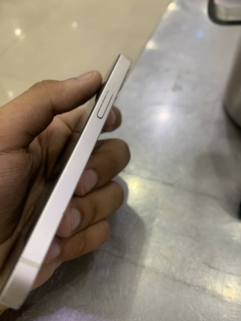 Apple iPhone 12 mini 1