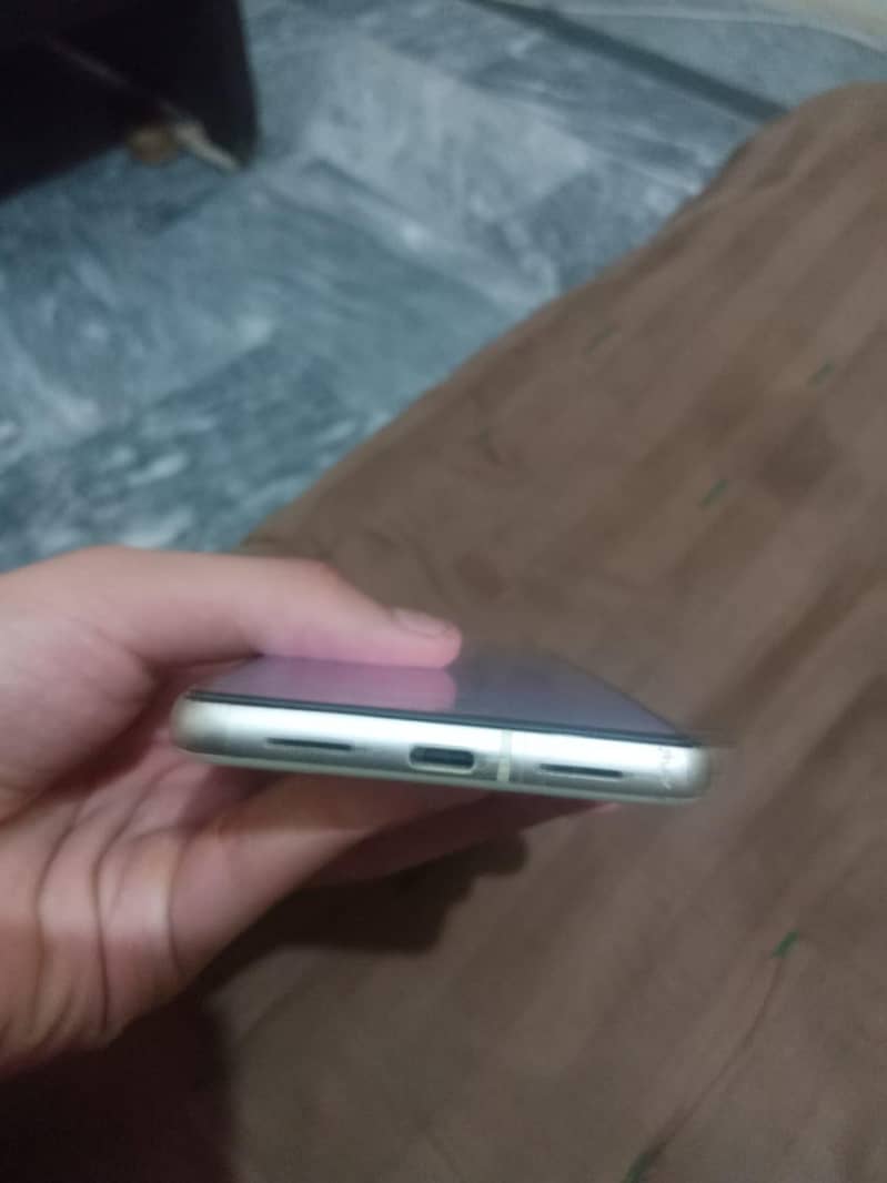 Google Pixel 7 4