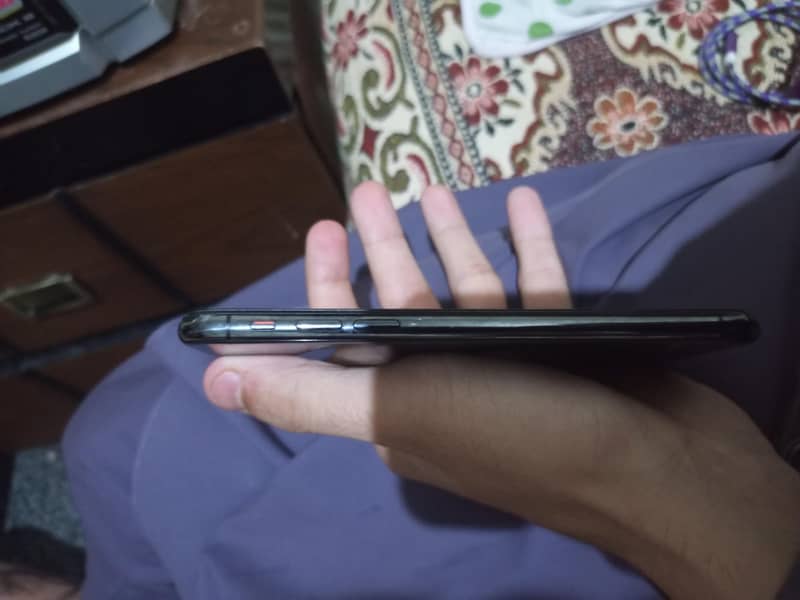 Apple iPhone X 3