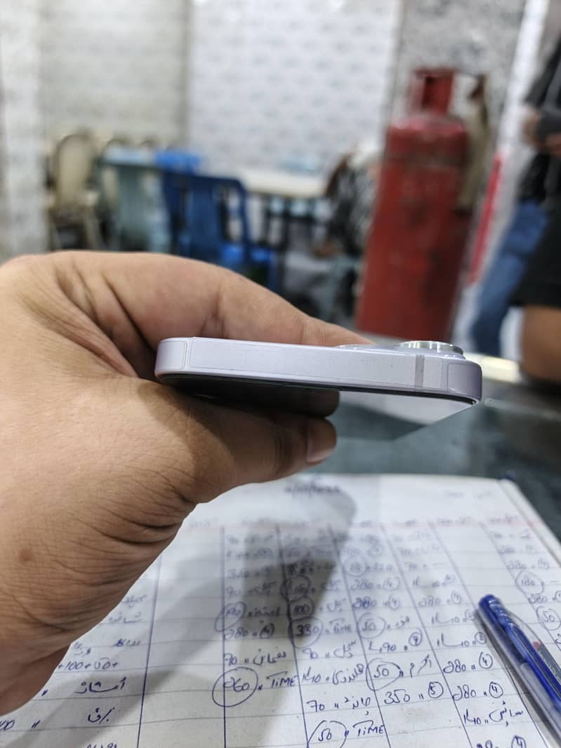 Apple iPhone 14 3