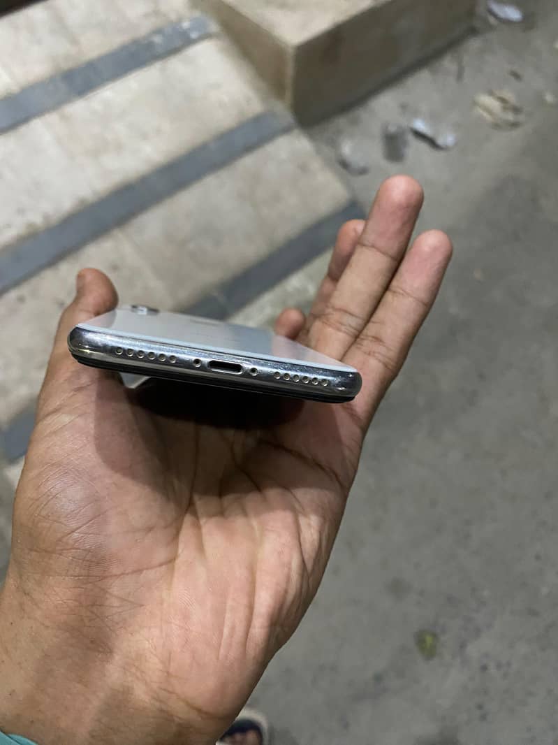 Apple iPhone X 3