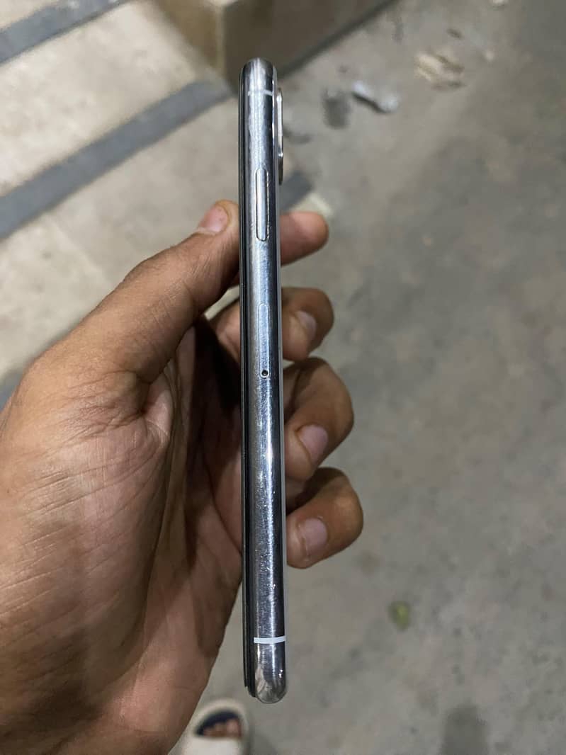 Apple iPhone X 5