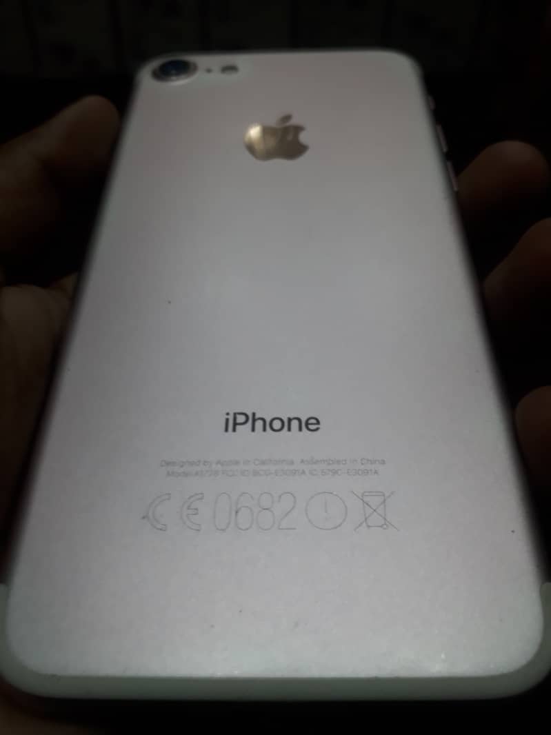 Apple iPhone 7 3