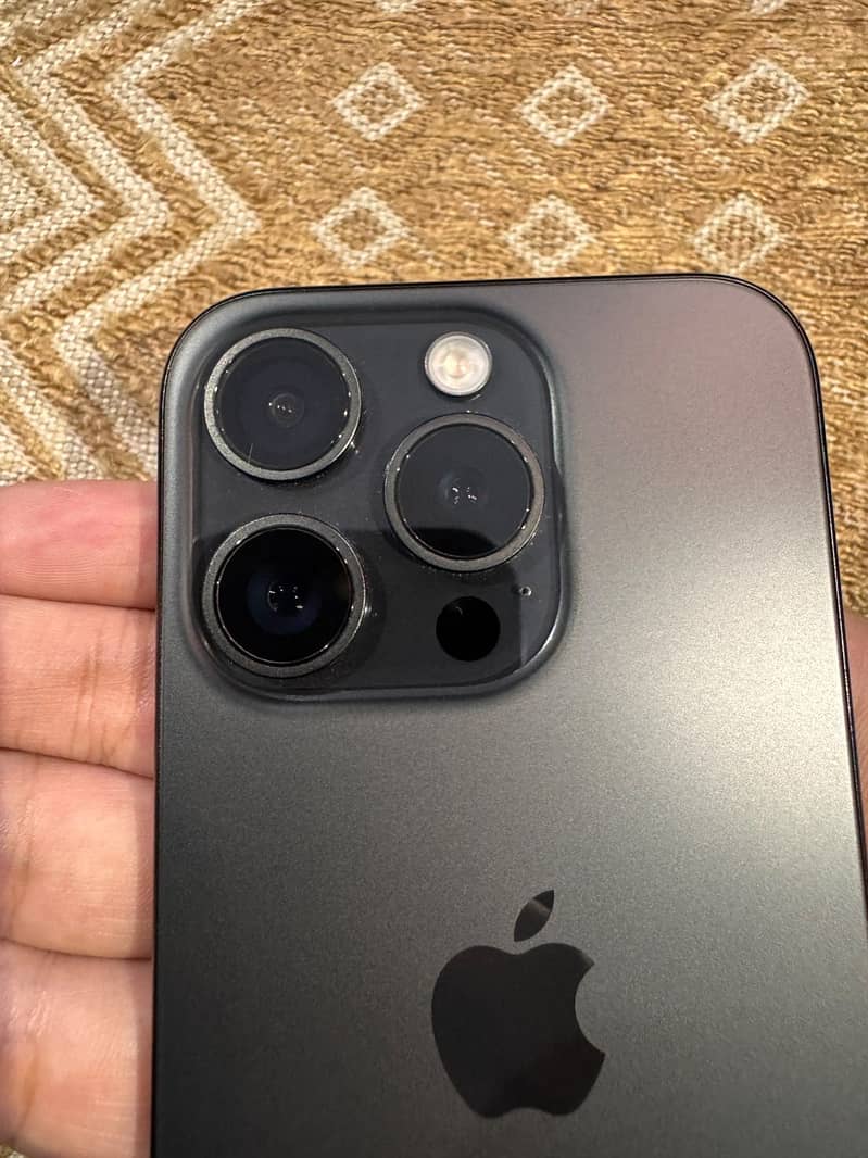 Apple iPhone 15 Pro 3