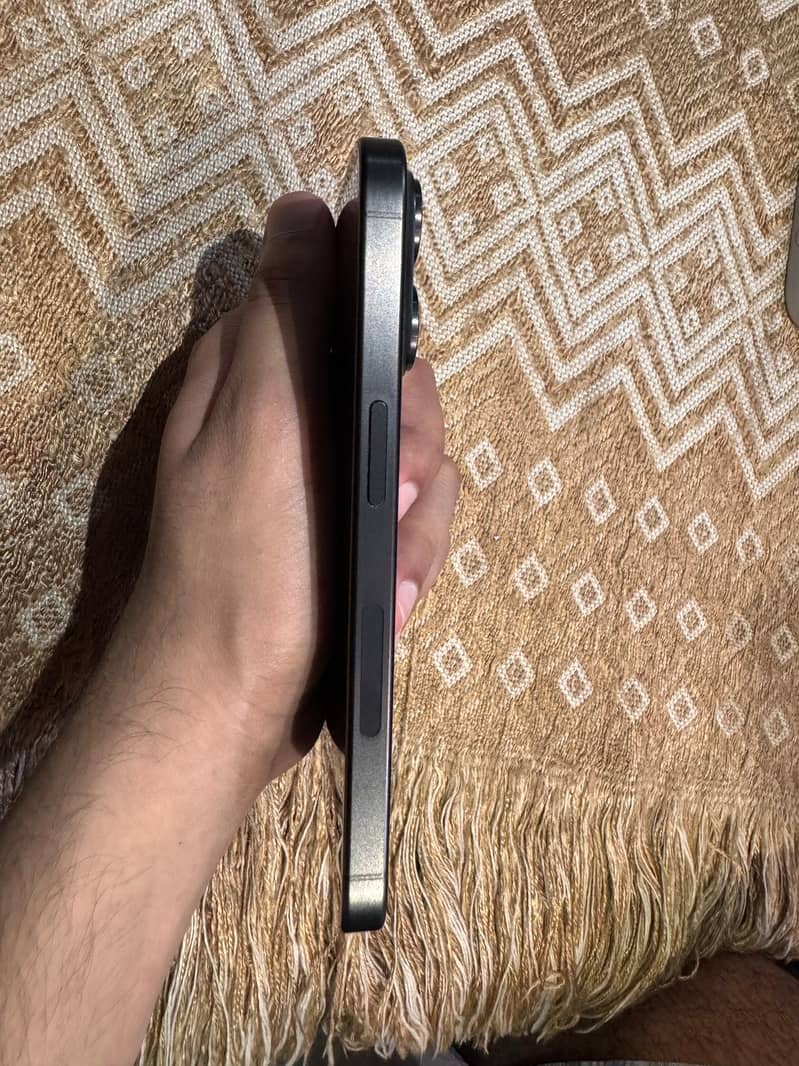 Apple iPhone 15 Pro 17