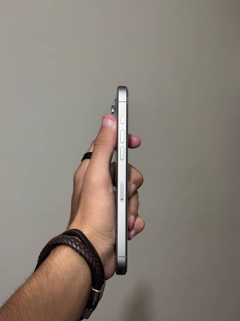 iPhone 15 Pro Max 5