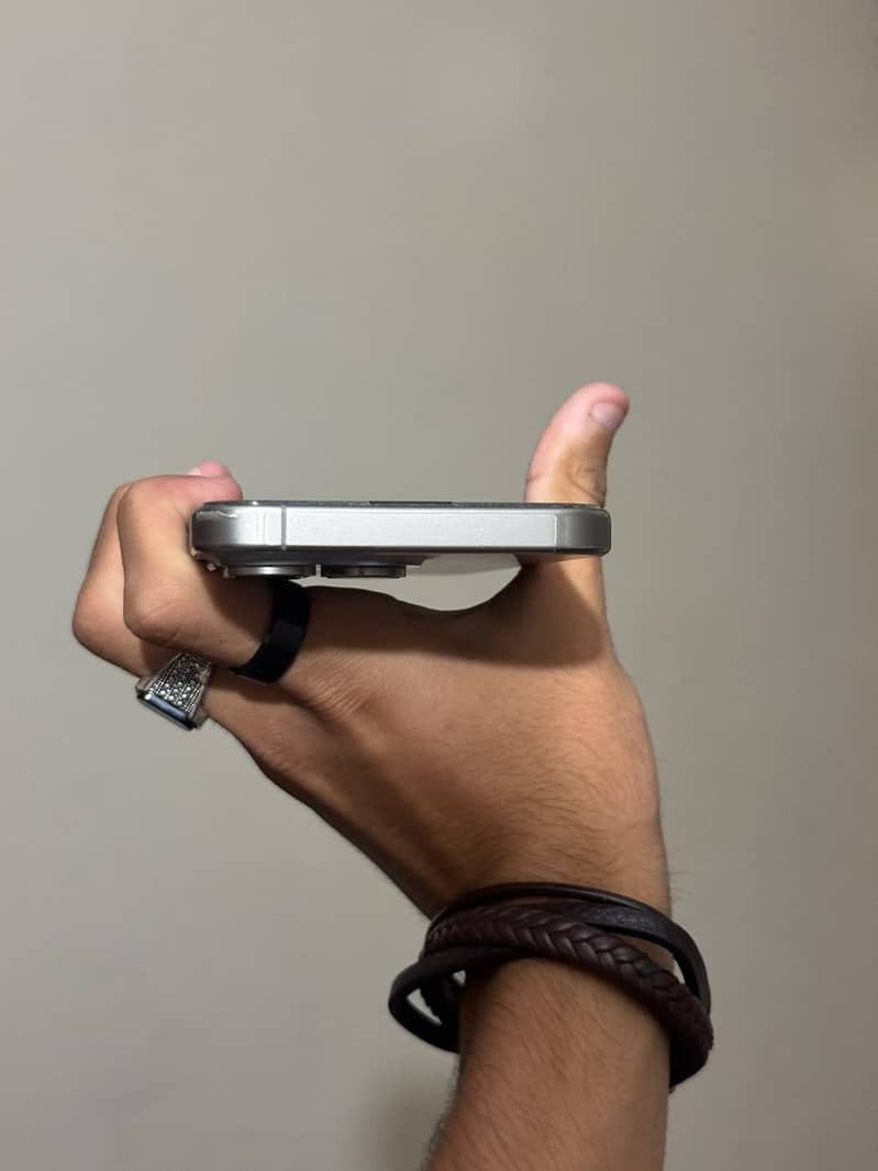 iPhone 15 Pro Max 6