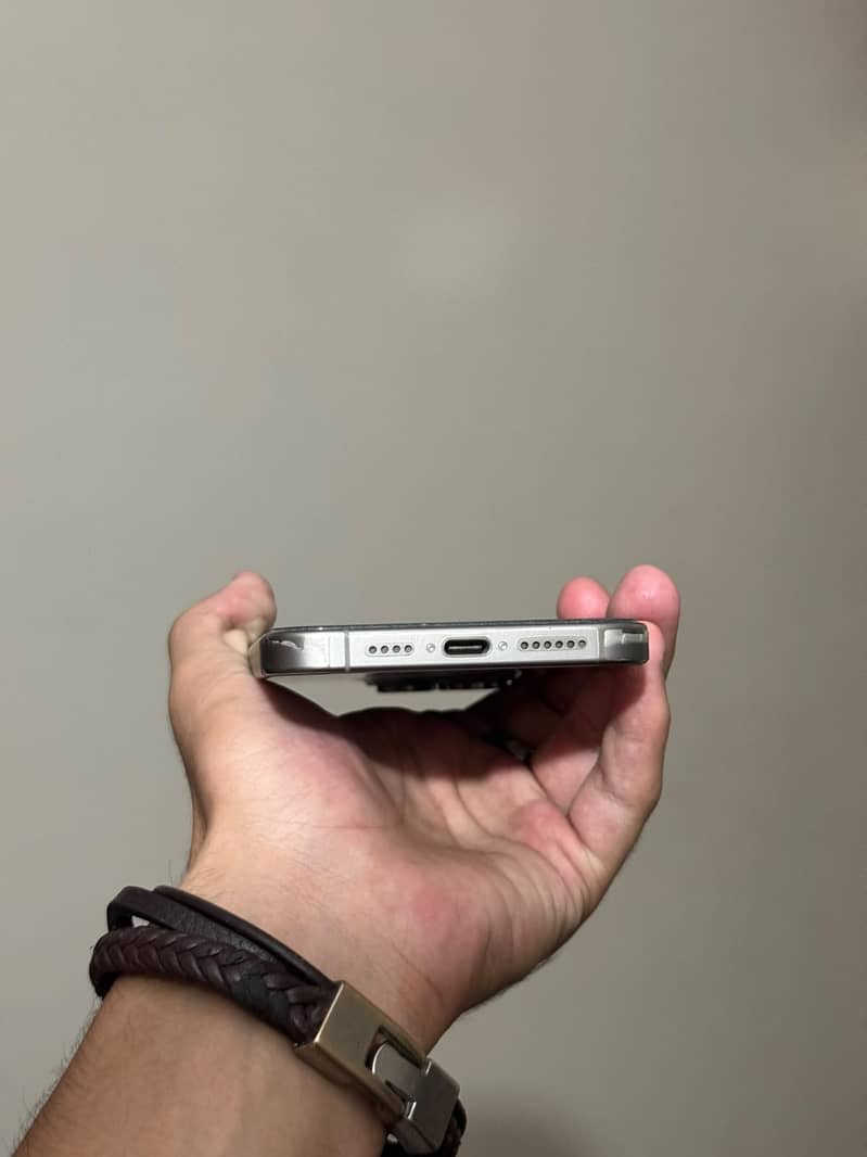 iPhone 15 Pro Max 7