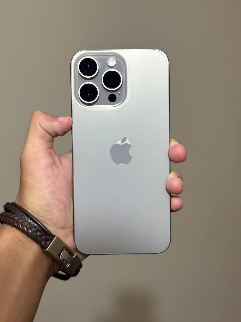 iPhone 15 Pro Max 8