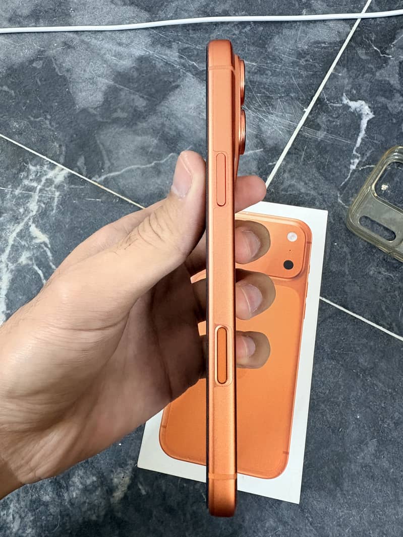 Apple iPhone 17 Pro Max 4