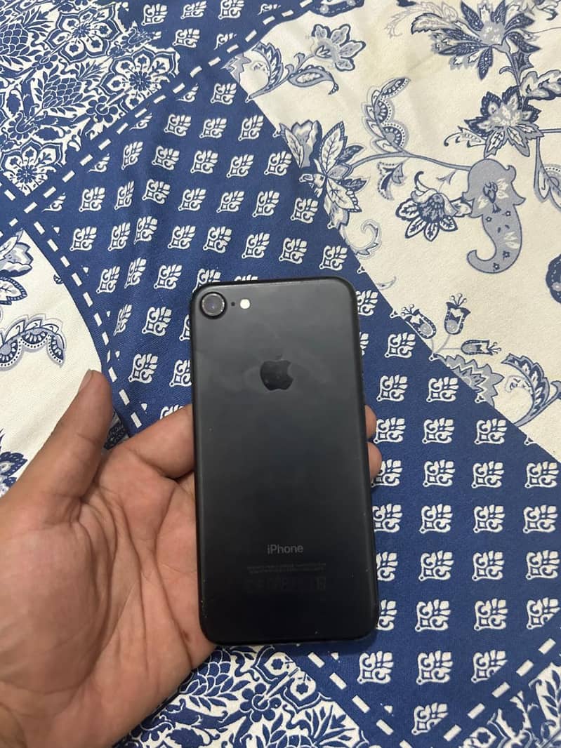 Apple iPhone 7 2