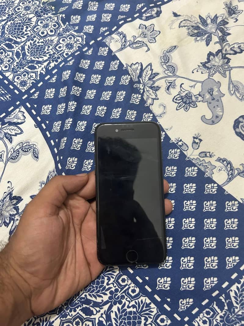 Apple iPhone 7 3