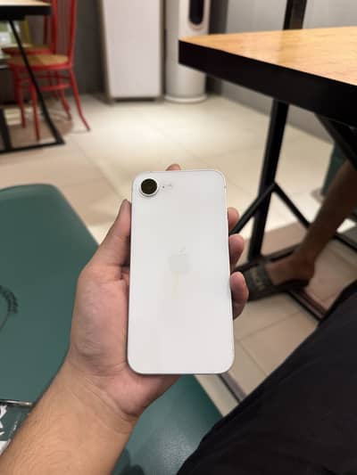 iPhone 16e jv