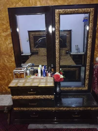 Dressing table, New condition,madni furnitures.