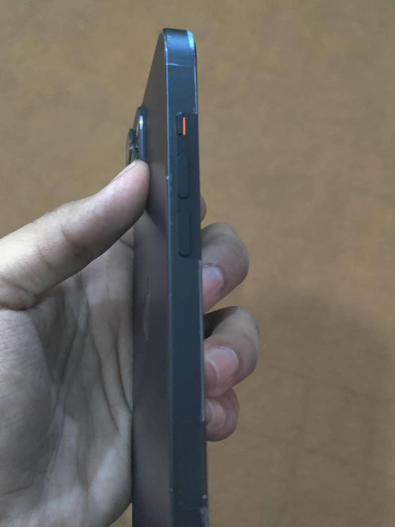Apple iPhone 14 3
