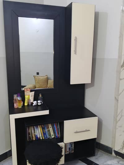 Dressing table contact no 0/3/3/5/1/3/1/0/1/2/6