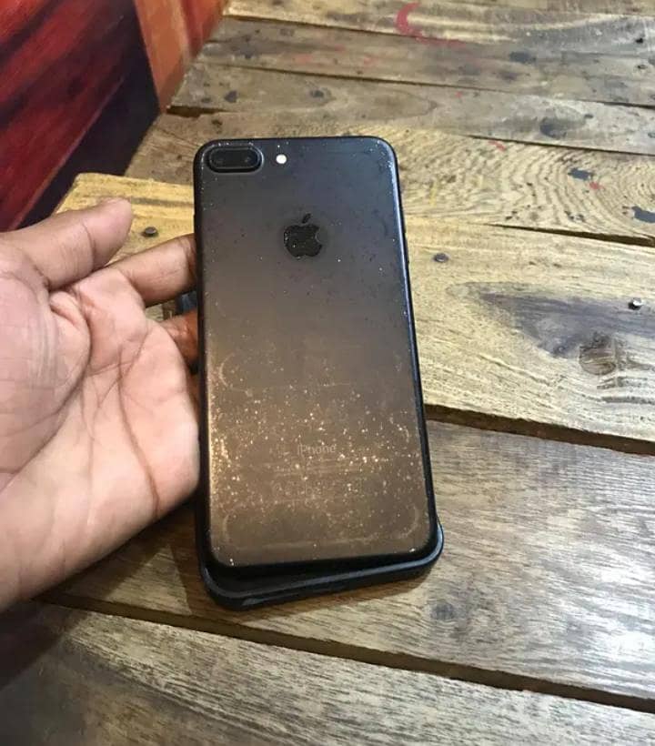 Apple iPhone 7 Plus 0