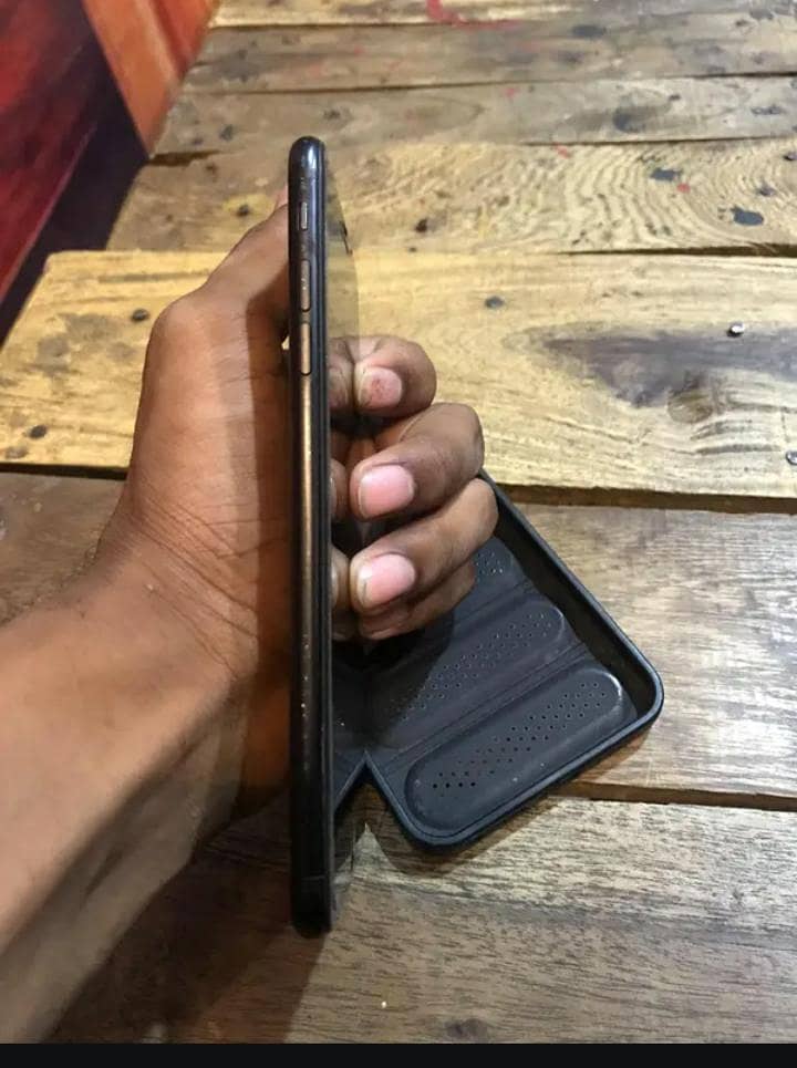 Apple iPhone 7 Plus 3