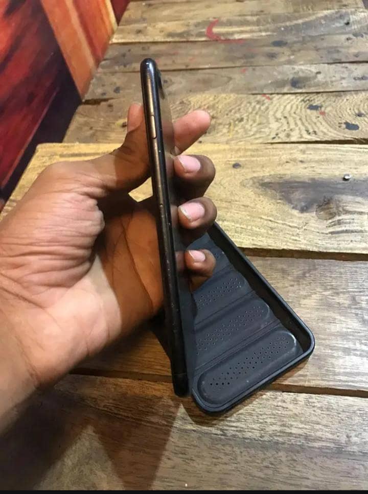 Apple iPhone 7 Plus 4