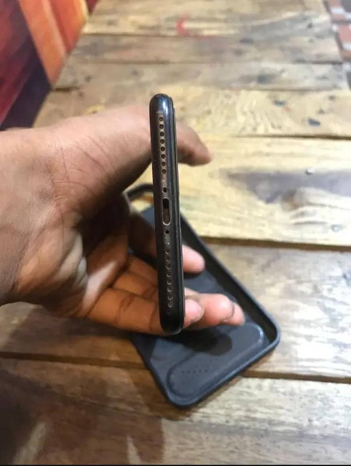 Apple iPhone 7 Plus 5