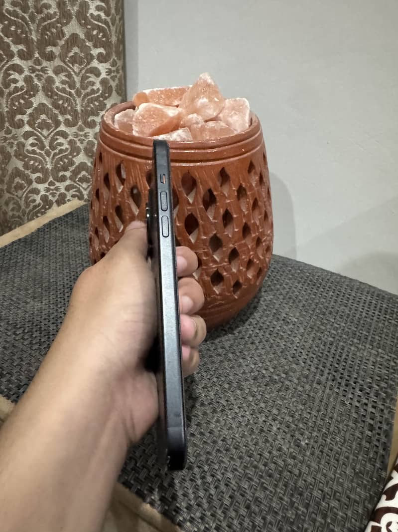 Apple iPhone 15 plus 3