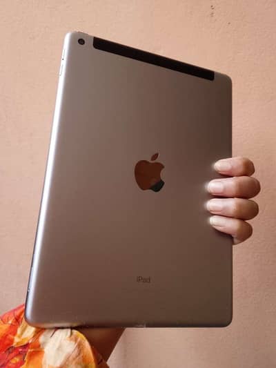 iPad 5th Generation – Excellent Condition (9.5/10)