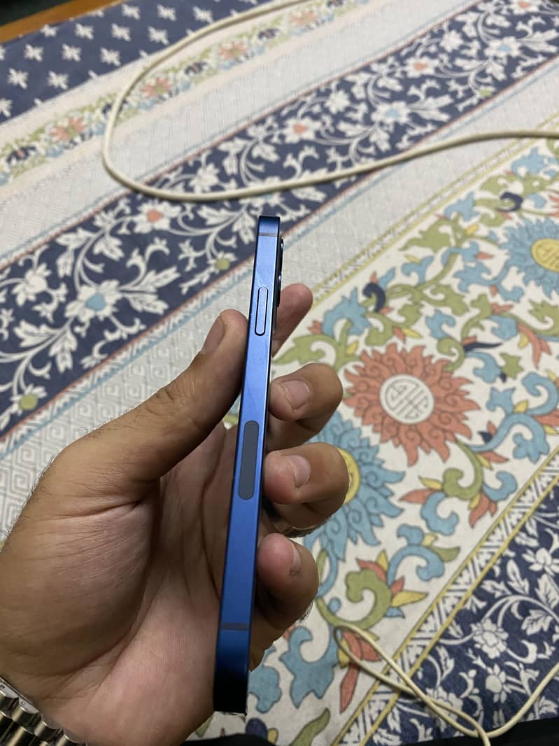 Iphone 12 4