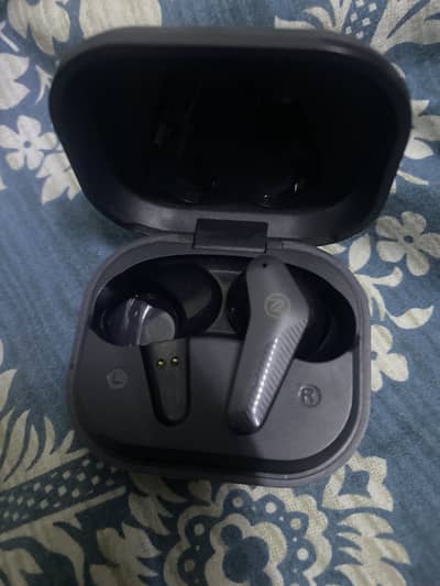 Zero Gravity earbuds right ear available with kit and box
