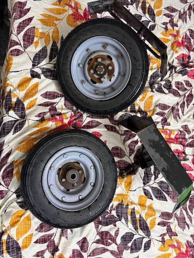 scooty side wheels