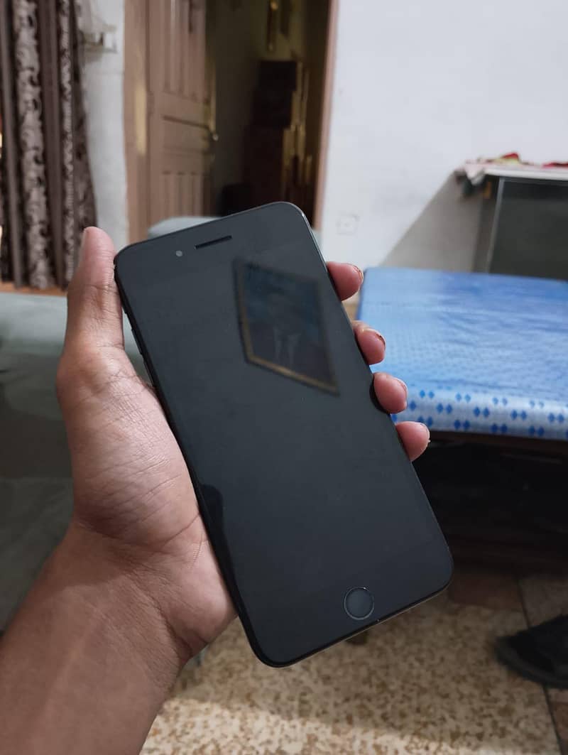 Apple iPhone 7 Plus 5