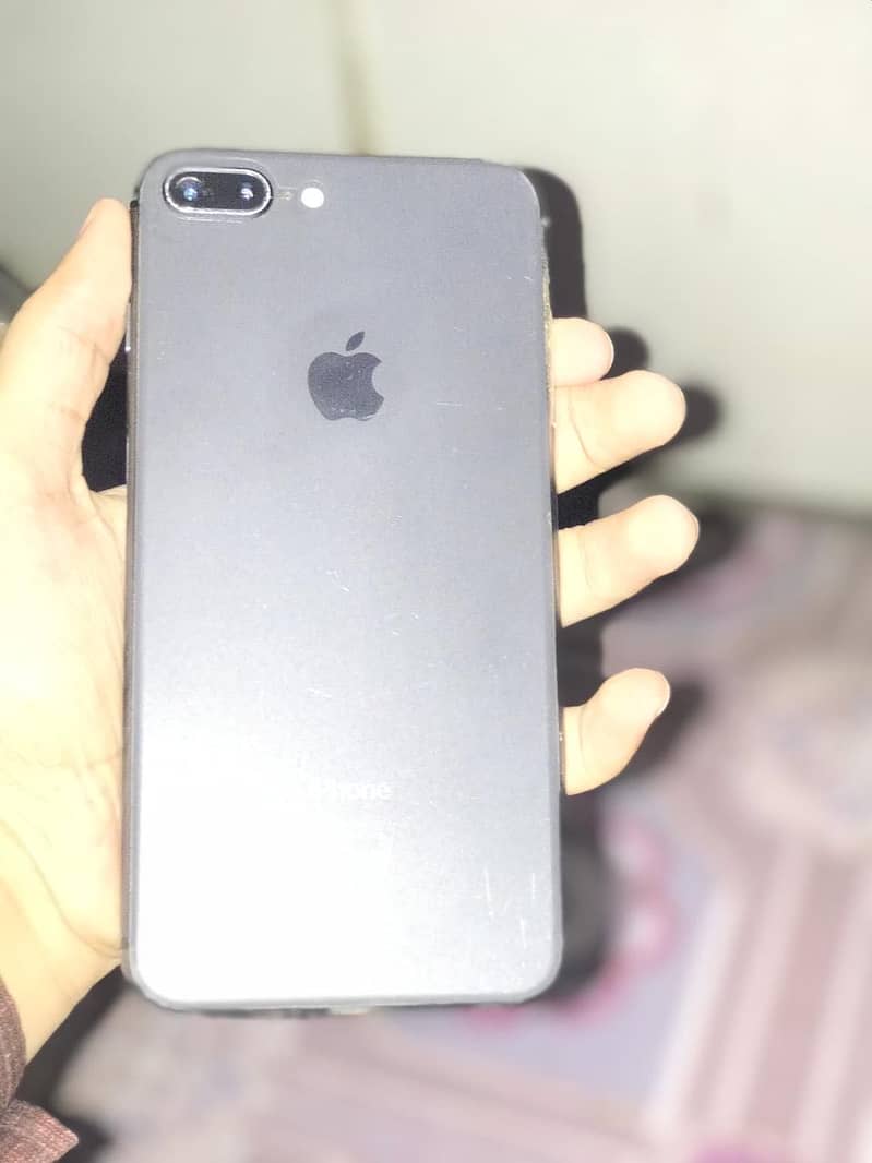 Apple iPhone 8 Plus 1