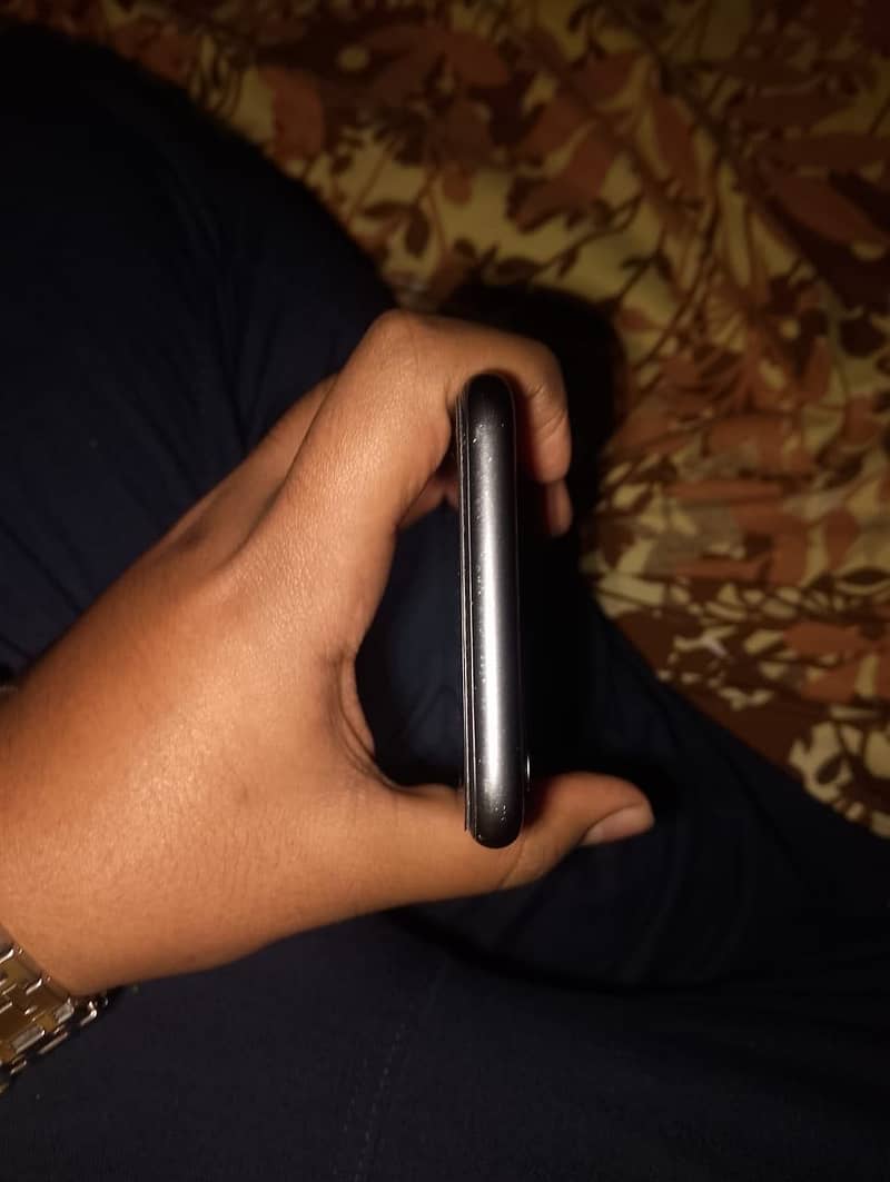 Apple iPhone 11 0