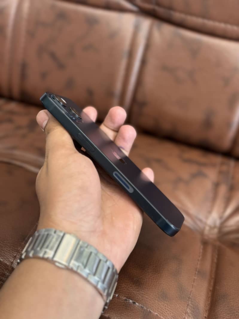 Apple iPhone 13 4
